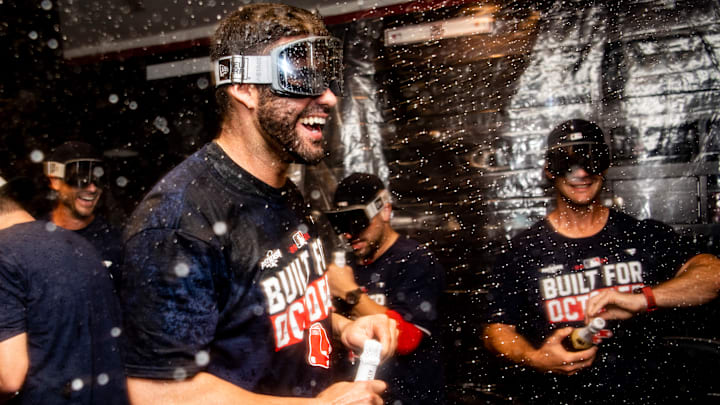 J.D Martínez celebró la clasificación a la siguiente ronda de playoffs después de vencer a los Yankees